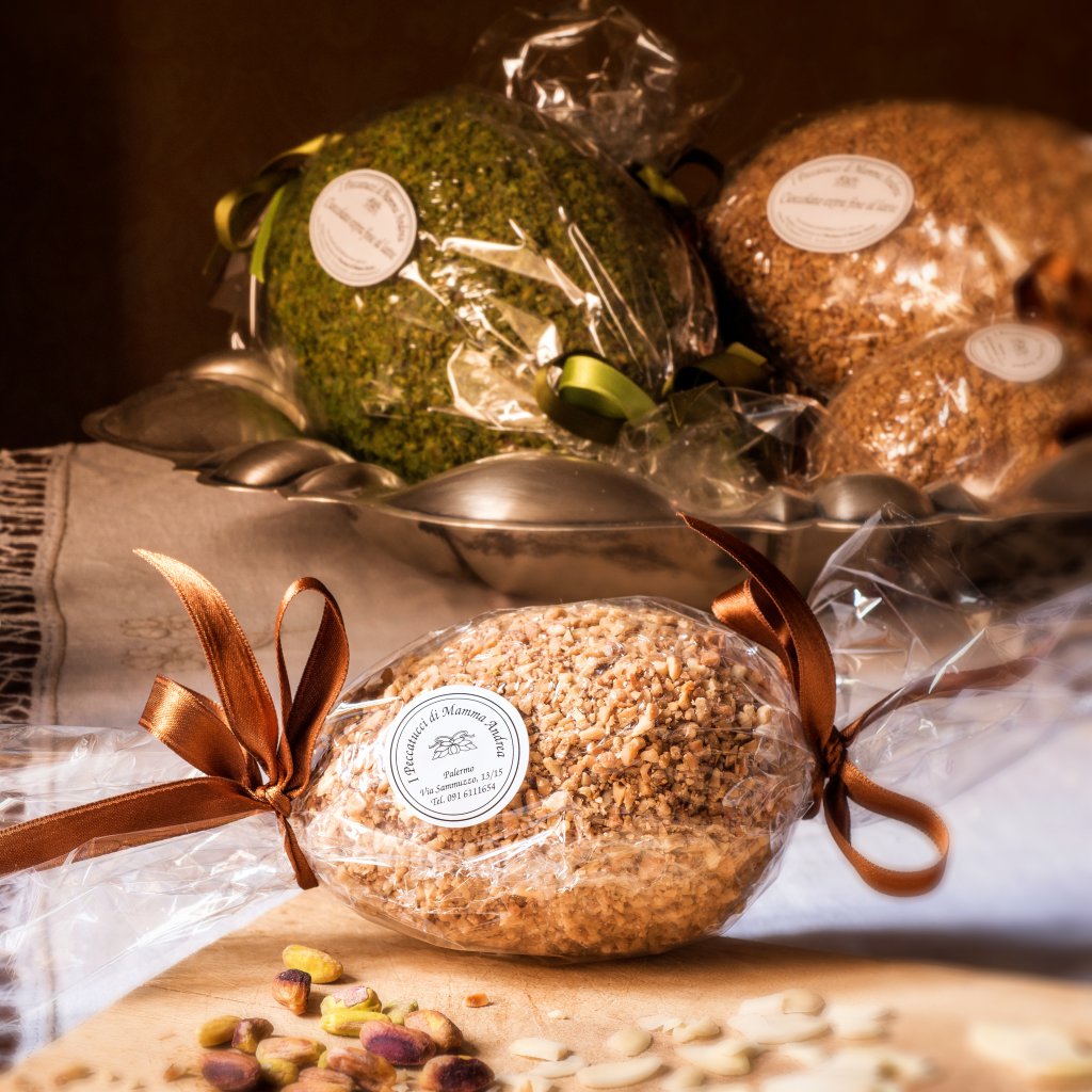Uovo cioccolato al latte ricoperto di mandorle g 160