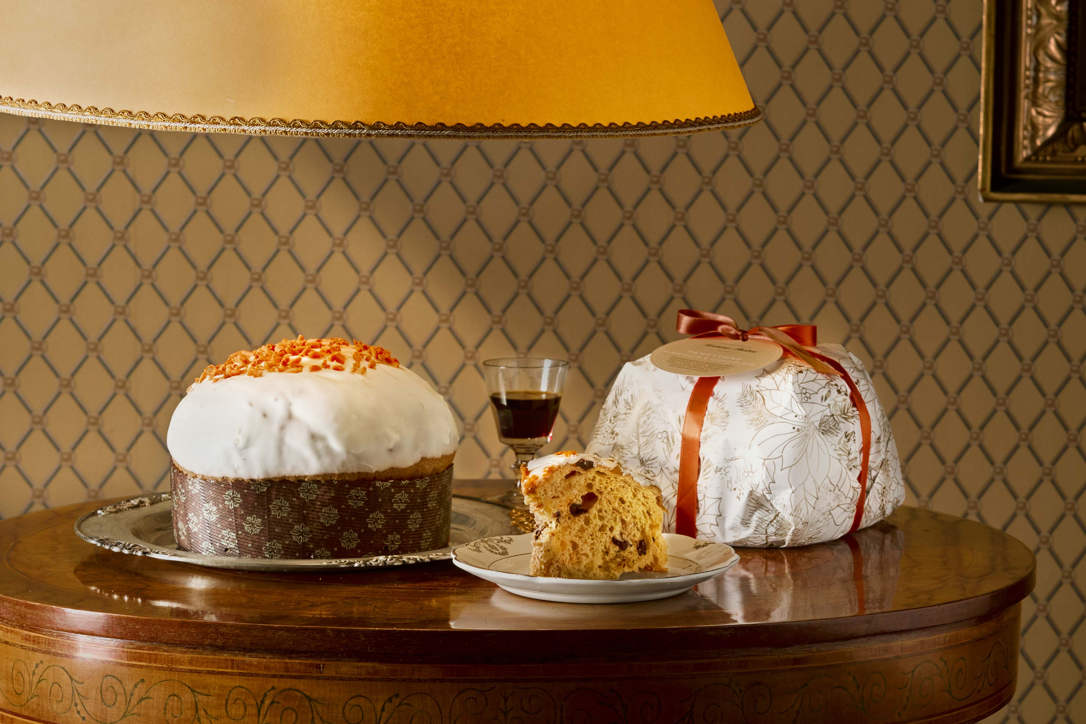 Panettone albicocca e cioccolato
