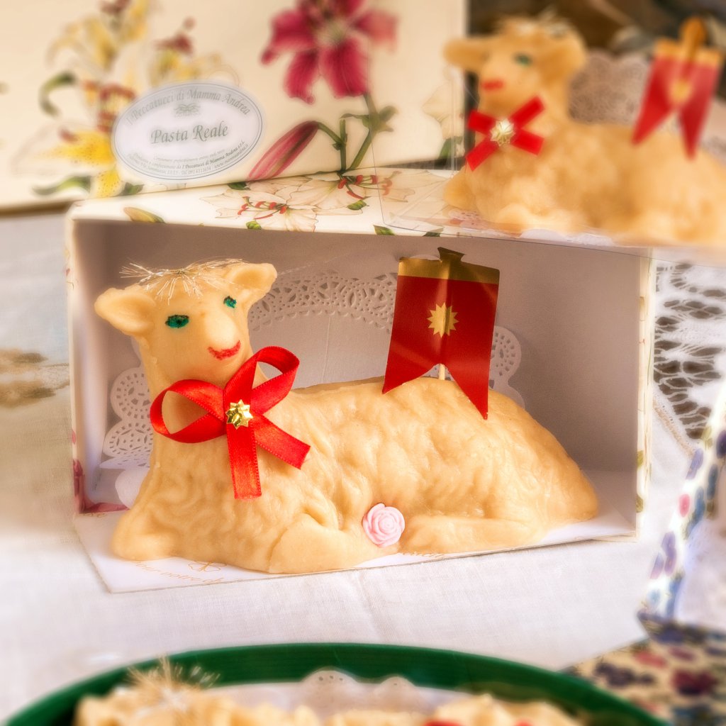 Agnello seduto g 500 – scatola regalo rettangolare